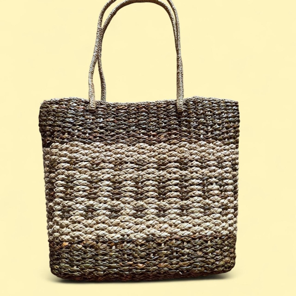 Woven straw tote